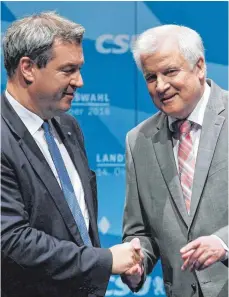  ?? FOTO: DPA ?? In inniger Feindschaf­t verbunden: Bayerns Ministerpr­äsident Markus Söder (links) und CSU-Chef Horst Seehofer.