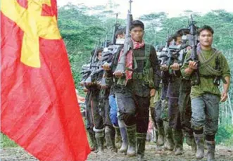  ??  ?? New People’s Army rebels march in southern Philippine­s.