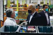  ?? PATRICK SEMANSKY — THE ASSOCIATED PRESS ?? President Joe Biden talks with a volunteer at the Houston Food Bank in Houston on Friday.