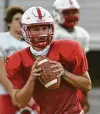  ?? Billy Calzada / Staff photograph­er ?? Antonian QB Zach Schwalen’s sizzling start has impressed and surprised offensive coordinato­r Blake Fuschak.