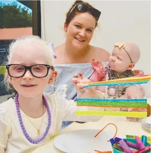  ?? BIG HELP: Mum Hailey Brown of Kirwan with daughters Arliyah, 5, and Mackenzie, 9 months. ??