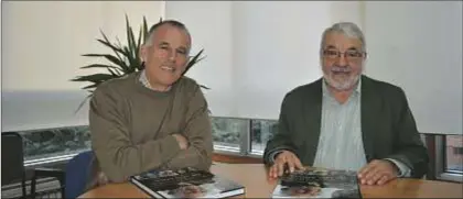  ?? La sabiduría de los niños. Papa Francisco y amigos ?? Chus Landáburu junto a Miguel Boronat, con el libro