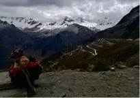  ??  ?? Left: Kate at Cordillera Blanca