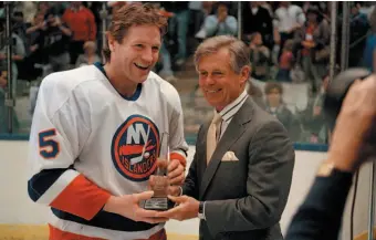  ?? AP FILE PHOTO ?? Former NHL president John Ziegler presents an award to New York Islanders defenseman Denis Potvin in Uniondale, N.Y. on March 31, 1988.