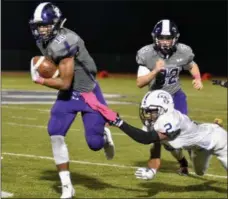  ?? BARRY TAGLIEBER - FOR DIGITAL FIRST MEDIA ?? Phoenixvil­le’s Alex Washington breaks for a long gain as Pottstown’s Dereck Darden reaches out to for a tackle.