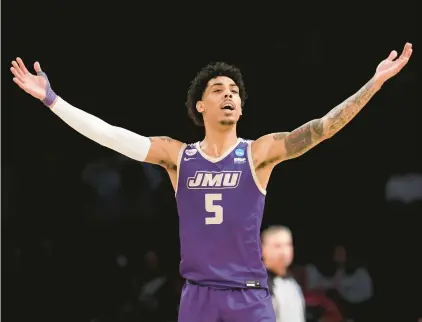  ?? MARY ALTAFFER/AP ?? James Madison’s Terrence Edwards Jr., the Sun Belt Player of the Year, celebrates during the Dukes’ victory over Wisconsin in the first round of the NCAA Tournament on Friday night in Brooklyn, New York. Edwards led JMU with 14 points.