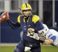  ?? REED HOFFMAN — THE ASSOCIATED PRESS ?? Texas A&M-Commerce quarterbac­k Luis Perez throws a pass while being pressured by West Florida defensive lineman John Williamson during the first quarter of the NCAA Division II championsh­ip Saturday.