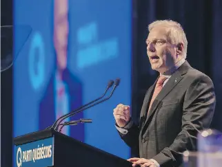  ?? DAVE SIDAWAY ?? Parti Québécois leader Jean-François Lisée spoke to PQ members at the policy convention at the Palais des congrès on Friday. “It is possible to learn English without becoming English,” he said.