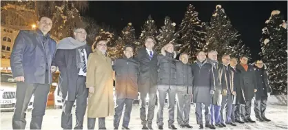  ??  ?? DAVOS: Members of the new Hydrogen Council pose for a picture during the launch of the Hydrogen Council in Davos. — AFP