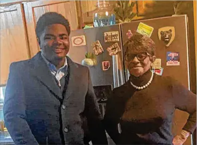  ?? COURTESY OF HOLMES FAMILY ?? Eric Holmes, who was shot to death in November by a Clayton County officer who later resigned, is shown with his mother, Vakelvion Holmes. The former officer has not been publicly identified.