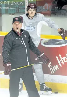  ?? CLIFFORD SKARSTEDT/EXAMINER FILES ?? Peterborou­gh Petes head coach Jody Hull watches a drill during a team practice on Sept. 19 at the Memorial Centre. Hull was fired from the head coach position on Friday after five years. Only three men have had longer terms as head coach of the Petes....