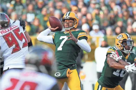  ?? RICK WOOD/MILWAUKEE JOURNAL SENTINEL ?? Packers quarterbac­k Brett Hundley gets protection and looks for an open receiver against the Buccaneers on Sunday in Green Bay.