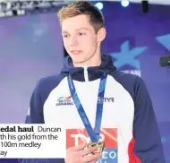  ??  ?? Medal haul Duncan with his gold from the 4x100m medley relay