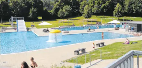  ?? ARCHIVFOTO: CAROLINE MESSICK ?? Auch das Spaichinge­r Freibad wartet noch auf grünes Licht vom Land.