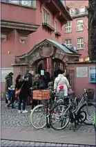  ??  ?? Les écoles maternelle­s et primaires de Strasbourg ont rouvert jeudi.