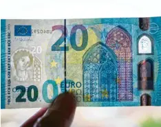  ?? Foto: Frank Rumpenhors­t, dpa ?? Bargeld soll es laut EZB auch in Zukunft noch geben.