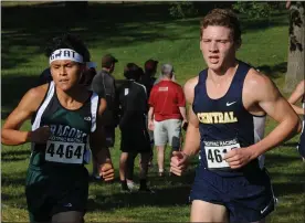  ?? MEDIANEWS GROUP PHOTO BY KEN SWART ?? Walled Lake Central’s Alex Engle and Lake Orion’s Samuel Lopez battle for position during the Averill Distance Meet’s Gold Division race. The meet was held on Saturday, September 11, at Kensington Metro Park.