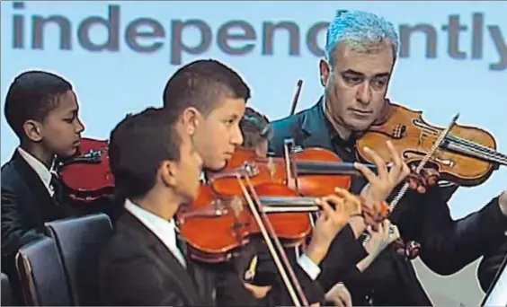  ?? . ?? Rescate. Creador de la Filarmónic­a Nacional de Marruecos,
el tenor Farid Bensaid es el impulsor del plan de integració­n de chavales por la música
