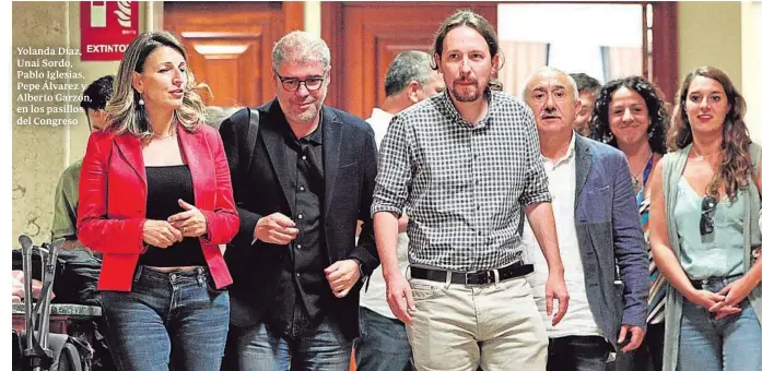  ??  ?? Yolanda Díaz, Unai Sordo, Pablo Iglesias, Pepe Álvarez y Alberto Garzón, en los pasillos del Congreso