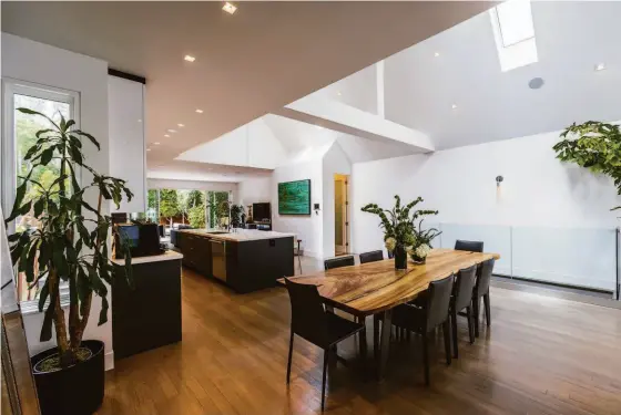  ?? KENT JOHNSON/IVC STUDIO ?? Above: The expansive dining area comfortabl­y fits a large dining table for up to ten guests. Below left: The formal living area features a gas-burning fireplace and a Juliet balcony and offers an adjacent office. Below right: Calcutta Oro Marble surfaces are used throughout the kitchen.