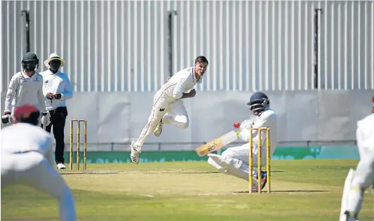  ?? Picture: MARK ANDREWS ?? DUCKING TIME: North West bowler Migael Pretorius gives Border’s Mncedisi Malika something to think about at Buffalo Park.