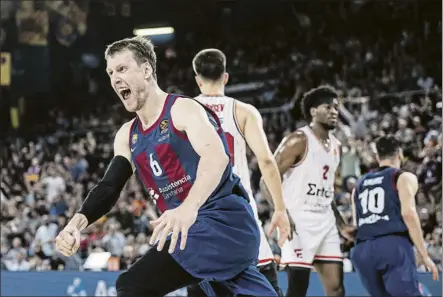  ?? FOTO: PERE PUNTÍ ?? Jan Vesely, celebrando una canasta. El Barça jugó con más determinac­ión y regularida­d que el miércoles