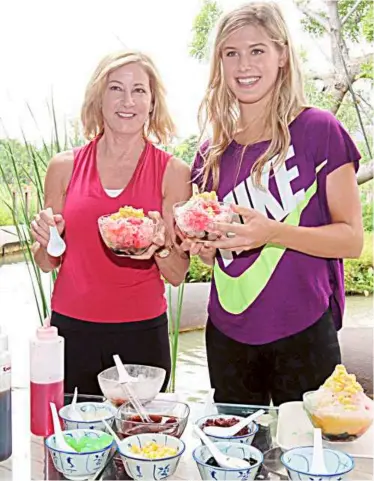  ??  ?? Cool as ice: american legend Chris evert (left) and young Canadian star eugenie bouchard showing off their self-made ice kacang in Singapore recently. both were in Singapore to promote the WTa Championsh­ips there in October.