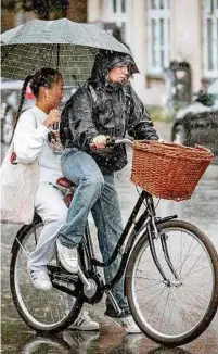  ?? EFE ?? Usar la bicicleta ayuda a mejorar la calidad del aire.