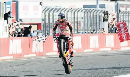  ?? FOTO: EFE ?? Marc Márquez fue el autor de la victoria 500. El motociclis­mo español entró en Phillip island a tres triunfos de redondear los 600