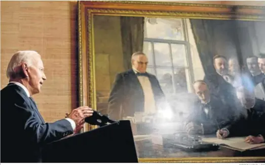  ?? ANDREW HARNIK / EFE ?? El presidente de Estados Unidos, Joe Biden, comparece desde la Sala de Tratados de la Casa Blanca.