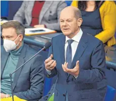  ?? FOTO: FREDERIC KERN/IMAGO ?? Olaf Scholz während der Regierungs­befragung: Der Kanzler äußerte sich unter anderem zu den Gräueltate­n im ukrainisch­en Butscha.