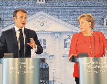 ?? FOTO: DPA ?? Ein wichtiges „Oui“aus Paris: Frankreich­s Präsident Macron sagt zu, in Frankreich registrier­te Flüchtling­e von Deutschlan­d zurückzune­hmen.