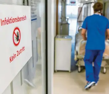  ?? Foto: Ralf Lienert ?? In den Notaufnahm­en der Krankenhäu­ser sinken die Patientenz­ahlen im Lockdown stark.