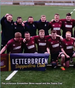  ?? ?? The victorious Enniskille­n Skins squad and the Towns Cup.