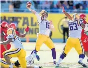  ?? STEPHEN M. DOWELL/STAFF PHOTOGRAPH­ER ?? LSU quarterbac­k Danny Etling (16) passes against Louisville during the Buffalo Wild Wings Citrus Bowl.