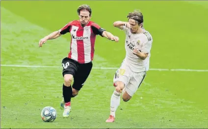  ?? FOTO: JUAN ECHEVERRIA ?? Iker Muniain, durante el encuentro ante el Real Madrid en el que el Athletic cayó derrotado por la mínima