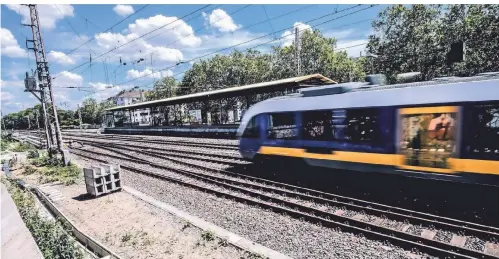  ??  ?? Im März 2022 sollen am S-Bahnhof in Bilk auch Regionalzü­ge halten.