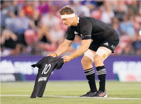  ?? Photo / Getty Images ?? All Blacks captain Sam Cane pays tribute to sporting legend Diego Maradona before playing the Pumas on Saturday.