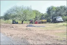  ??  ?? Máquinas estacionad­as en la zona de obras, ayer.