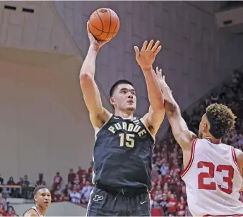  ?? ANDY LYONS/GETTY IMAGES ?? Zach Edey and top-ranked Purdue stand head and shoulders above what is a mostly mediocre Big Ten field. The Boilermake­rs should be the first team to win the league by two games since 2017.