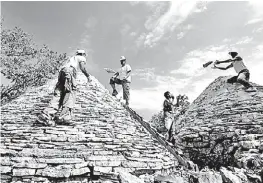  ?? BANKO ORBANIC ?? El arte de construir muros en piedra seca.