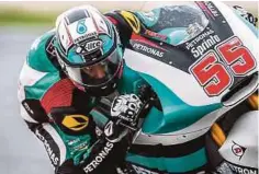  ??  ?? PELUMBA Moto2 Petronas Raceline, Hafizh Syahrin pada sesi latihan bebas di Litar Antarabang­sa Sepang.