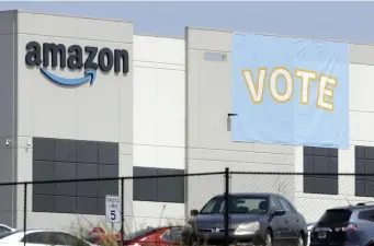  ?? Ap fILe ?? NOT FORMING A MORE PERFECT UNION: A banner encouragin­g workers to vote in labor balloting is shown at an Amazon warehouse in Bessemer, Ala. Amazon workers voted against forming a union, Friday.