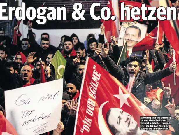  ??  ?? Aufregung, Wut und Empörung vor dem niederländ­ischen Konsulat in Istanbul: Tausende protestier­ten dort gegen die Ausweisung ihrer Ministerin.