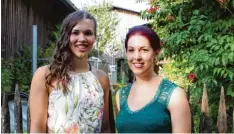  ??  ?? Sie schafften die besten Abschlussn­oten (von links): Ramona Beck (1,43) und Sabrina Nowara mit einem Schnitt von 1,27.