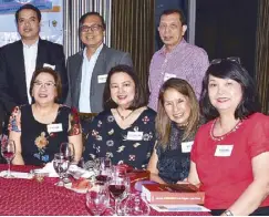  ??  ?? (Seated) Cindy Ortiz, Lilibeth Fajardo, Jojo Leveriza and Loida Navarro with (standing) Essentials of Investment­s in the Philippine Capital Market co-author lawyer Eric Landicho, FINEX past presidents Roberto Borromeo and Frank Isaac