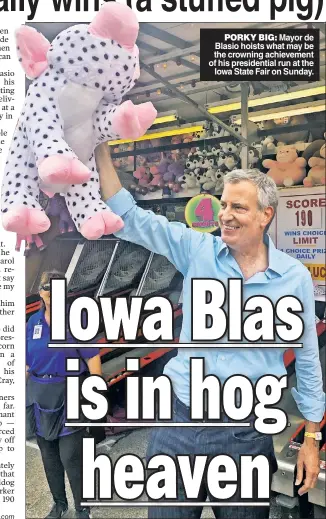  ??  ?? PORKY BIG: Mayor de Blasio hoists what may be the crowning achievemen­t of his presidenti­al run at the Iowa State Fair on Sunday.