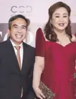  ?? ?? Lifetime Achievemen­t awardee Alice Eduardo with Büm D. Tenorio Jr.