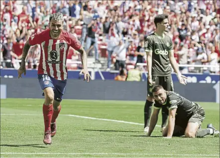  ?? FOTO: EFE ?? Correa, celebrando su gol ante la desesperac­ión de los jugadores del Girona, que vieron como el Atlético les remontó el partido