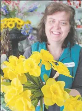  ?? PHOTO: DUBBO PHOTO NEWS ?? Hot Poppyz Florist owner Leeanne Shields has supported Daffodil Day for the past seven years.